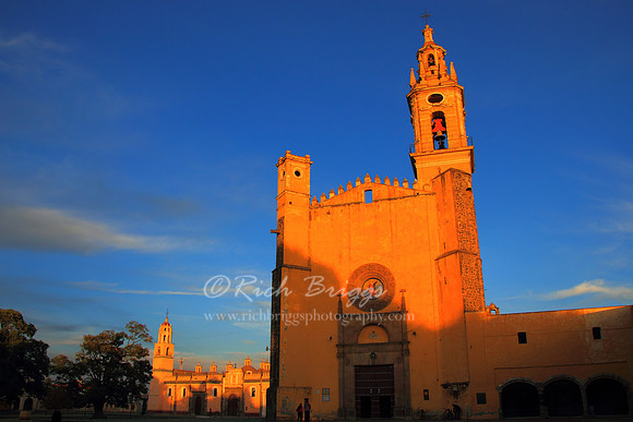 El Convento de San Gabriel y el Capilla Real - The Convent of San Gabriel and the Capilla Real